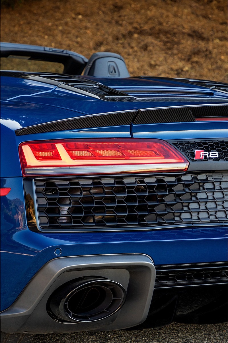 2020 Audi R8 Spyder (US-Spec) Tail Light Wallpapers #34 of 46