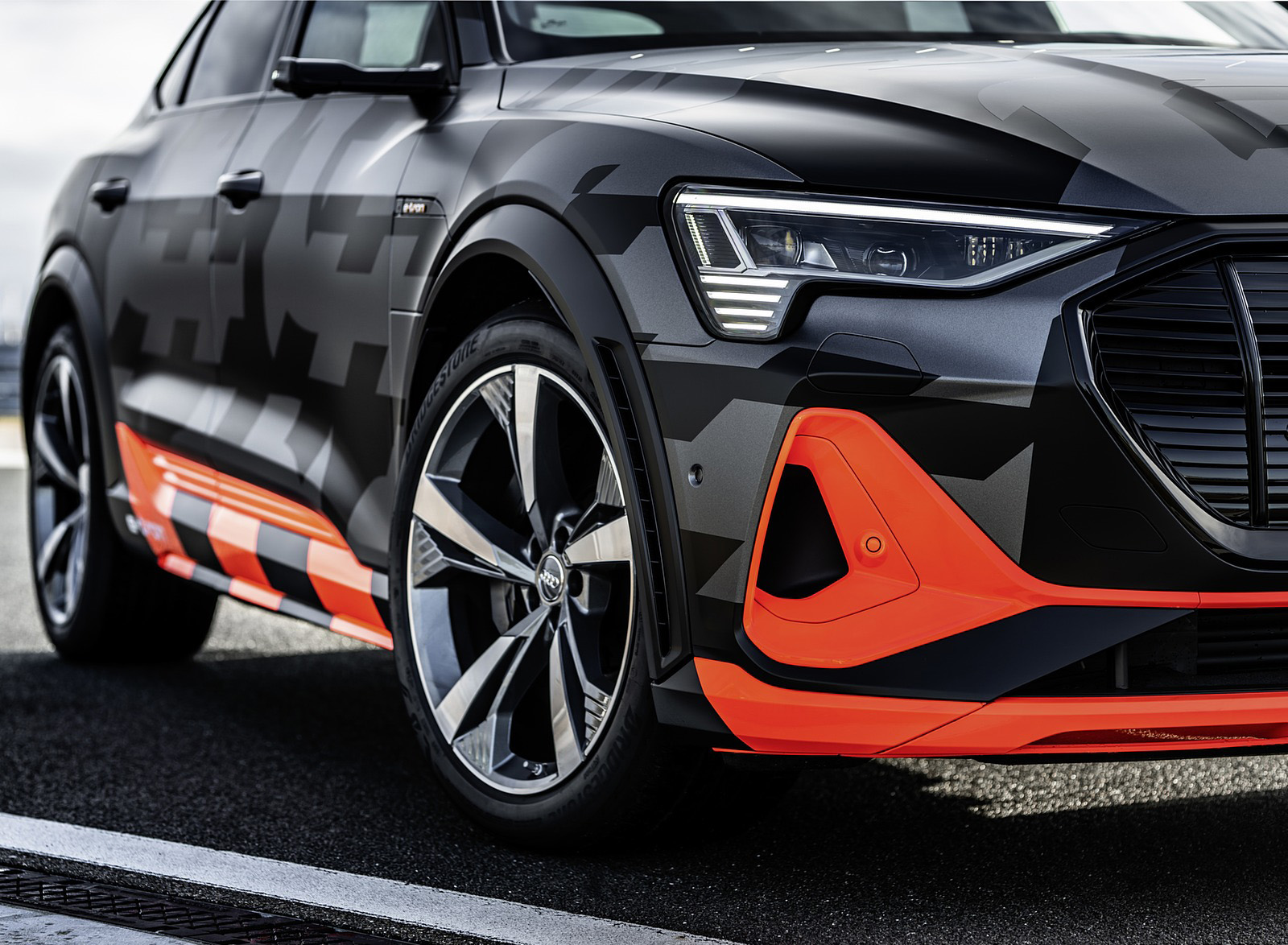 2020 Audi e-tron S Sportback Concept Headlight Wallpapers #49 of 61
