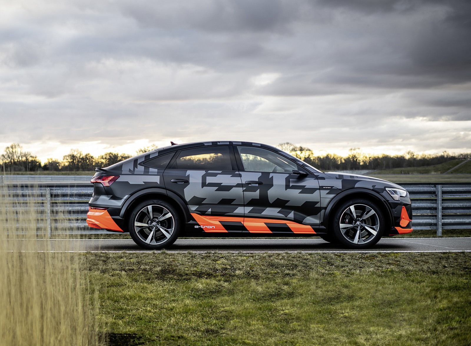 2020 Audi e-tron S Sportback Concept Side Wallpapers #40 of 61