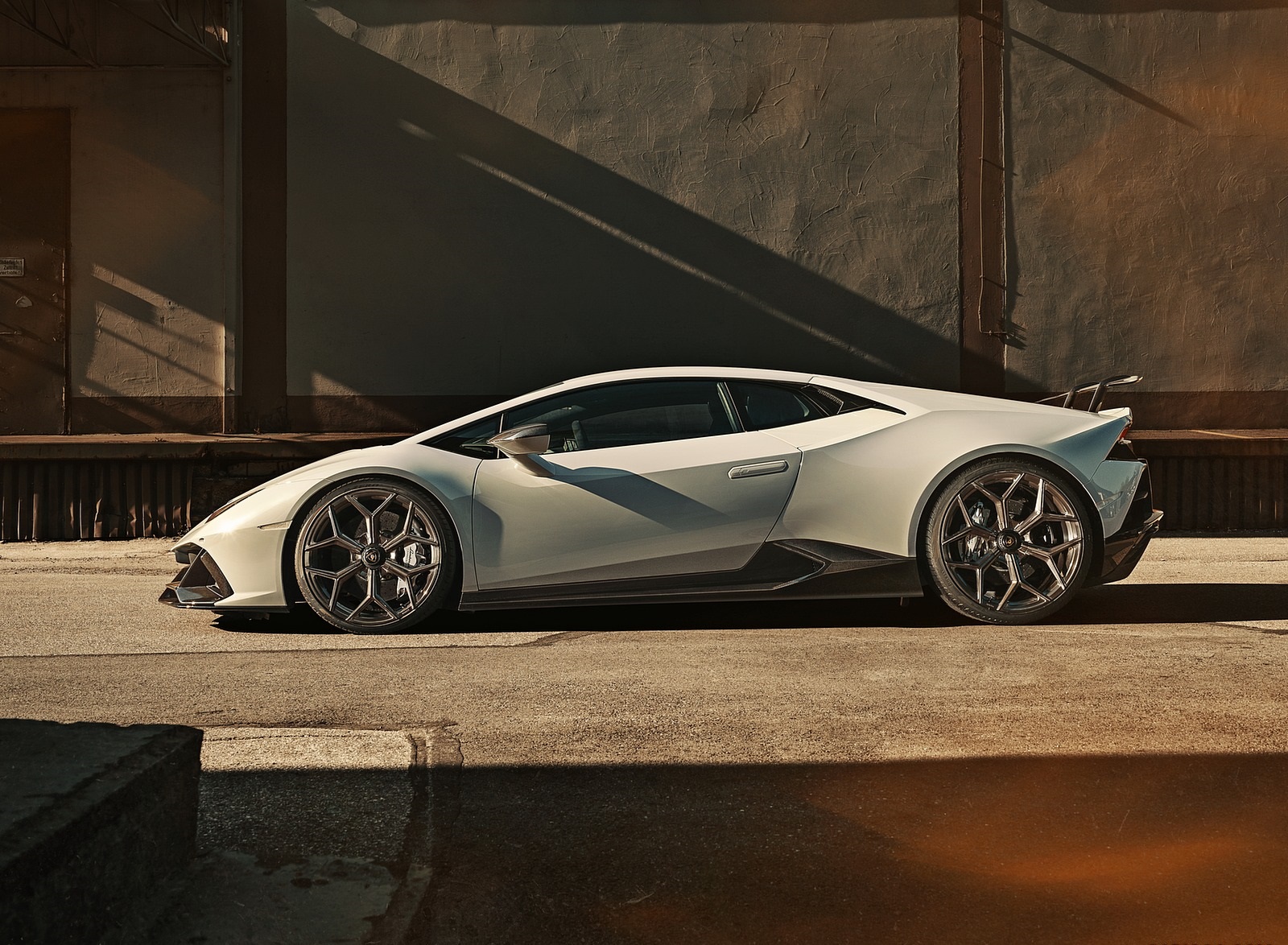 2020 NOVITEC Lamborghini Huracán EVO Side Wallpapers #8 of 14