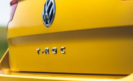 2020 Volkswagen T-Roc R-Line Cabriolet (UK-Spec) Badge Wallpapers 450x275 (97)
