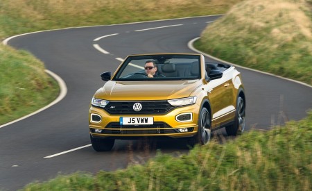 2020 Volkswagen T-Roc R-Line Cabriolet (UK-Spec) Front Three-Quarter Wallpapers 450x275 (1)