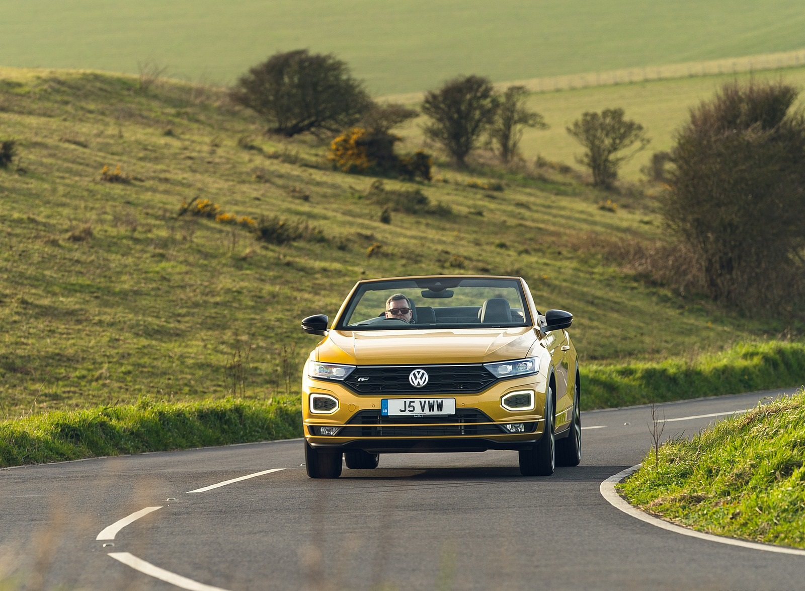 2020 Volkswagen T-Roc R-Line Cabriolet (UK-Spec) Front Wallpapers #4 of 126