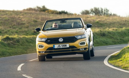 2020 Volkswagen T-Roc R-Line Cabriolet (UK-Spec) Front Wallpapers 450x275 (41)