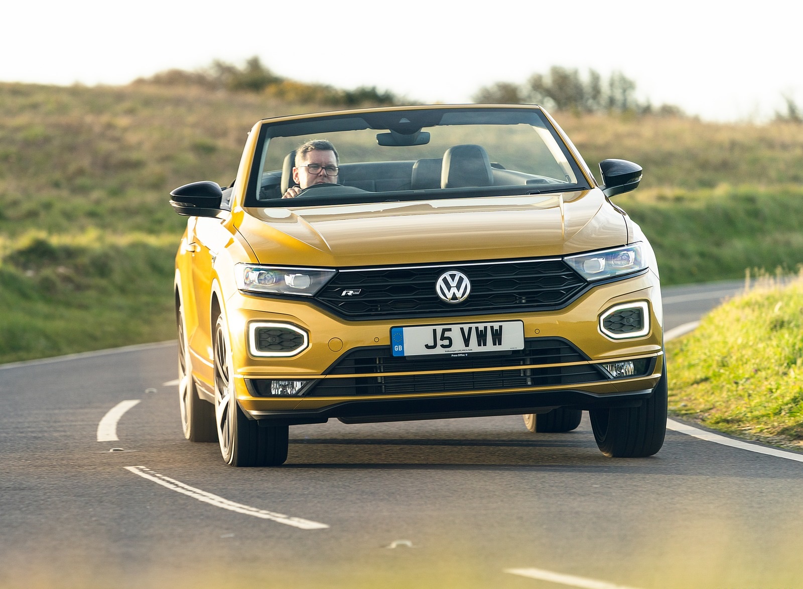 2020 Volkswagen T-Roc R-Line Cabriolet (UK-Spec) Front Wallpapers #42 of 126