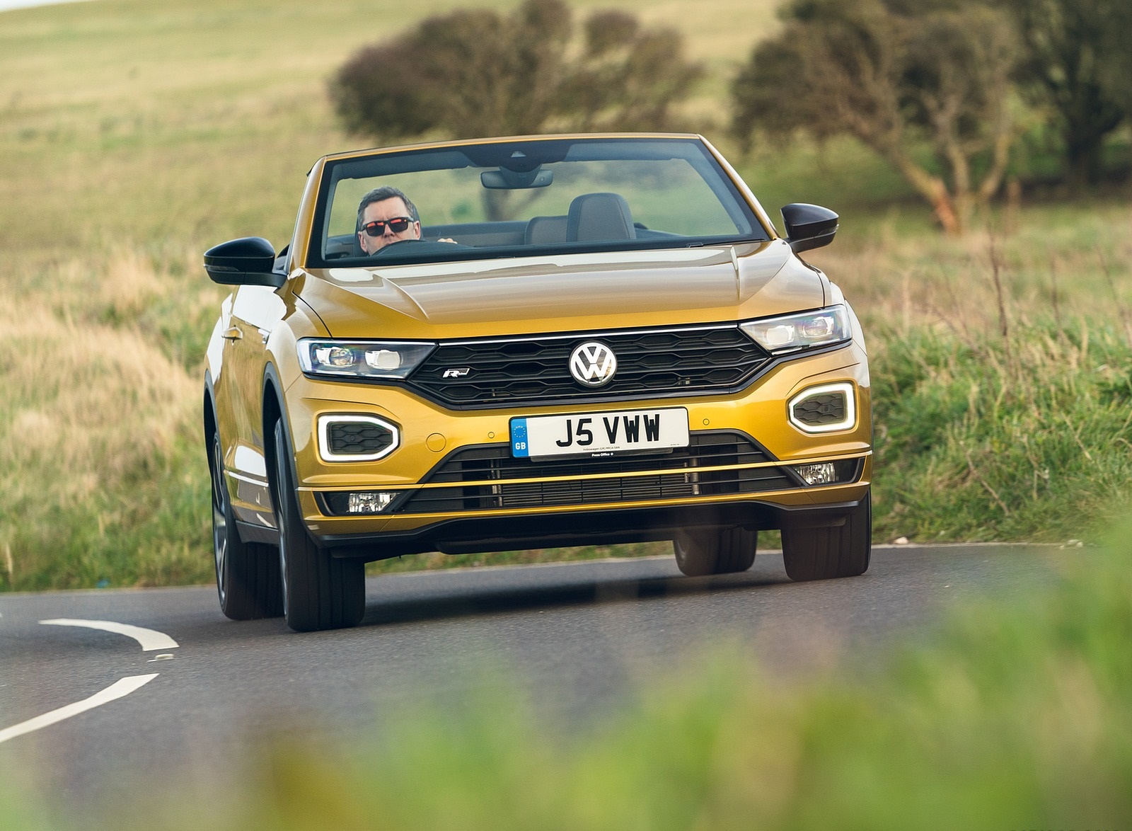 2020 Volkswagen T-Roc R-Line Cabriolet (UK-Spec) Front Wallpapers (6)