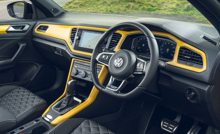 2020 Volkswagen T-Roc R-Line Cabriolet (UK-Spec) Interior Wallpapers 450x275 (103)