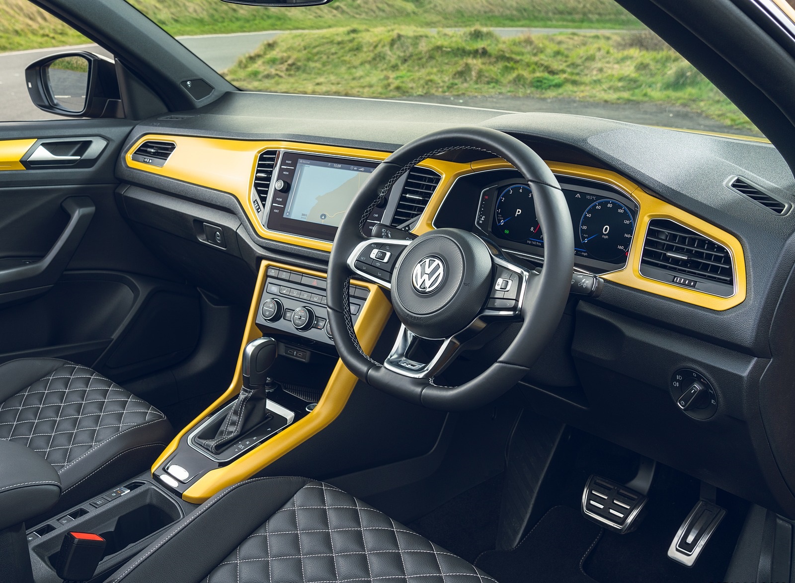 2020 Volkswagen T-Roc R-Line Cabriolet (UK-Spec) Interior Wallpapers #103 of 126