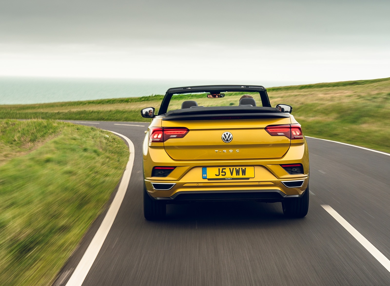 2020 Volkswagen T-Roc R-Line Cabriolet (UK-Spec) Rear Wallpapers #23 of 126