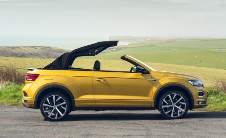 2020 Volkswagen T-Roc R-Line Cabriolet (UK-Spec) Side Wallpapers 450x275 (62)