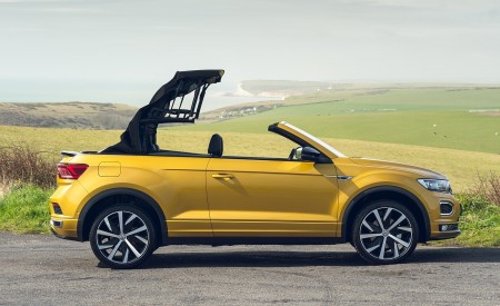 2020 Volkswagen T-Roc R-Line Cabriolet (UK-Spec) Side Wallpapers 450x275 (63)