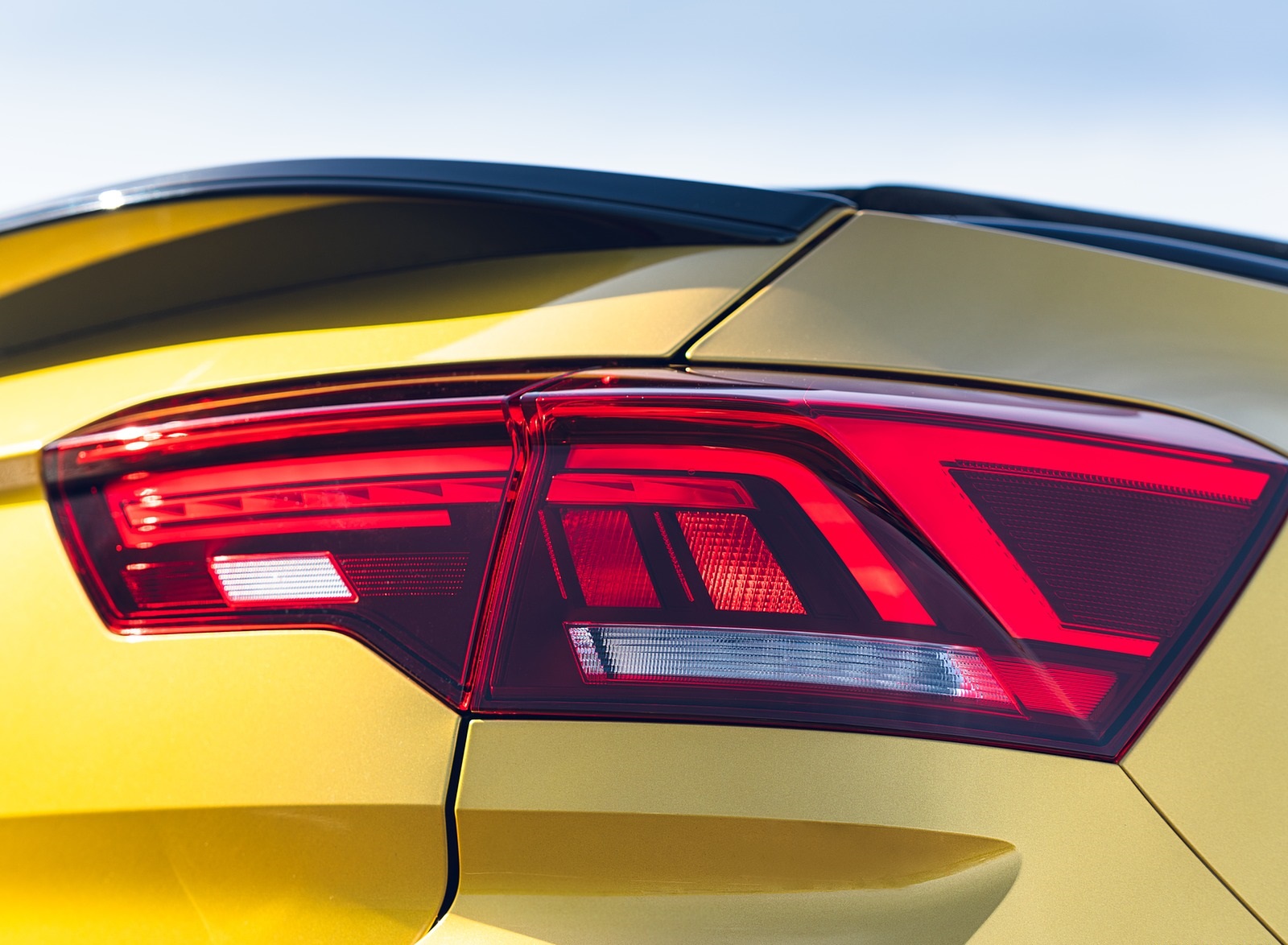 2020 Volkswagen T-Roc R-Line Cabriolet (UK-Spec) Tail Light Wallpapers #87 of 126