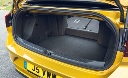 2020 Volkswagen T-Roc R-Line Cabriolet (UK-Spec) Trunk Wallpapers 450x275 (126)