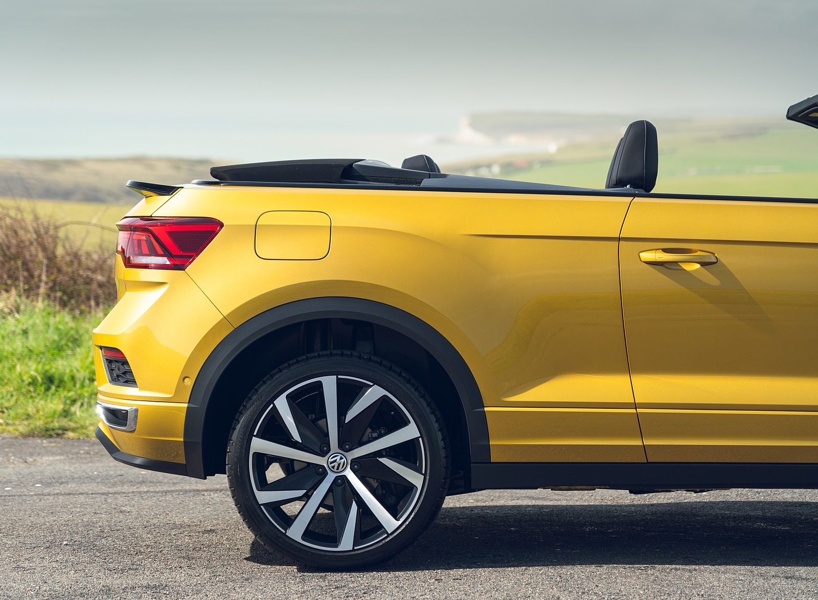 2020 Volkswagen T-Roc R-Line Cabriolet (UK-Spec) Wheel Wallpapers #85 of 126