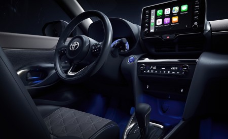 2021 Toyota Yaris Cross Hybrid AWD Central Console Wallpapers 450x275 (14)