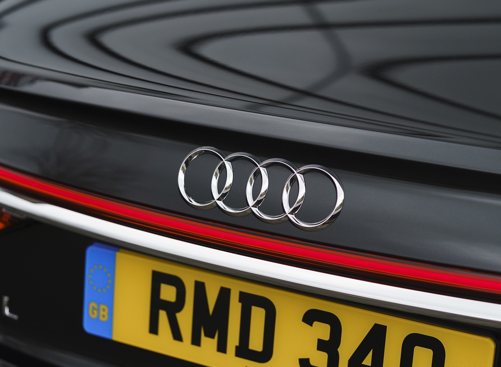 2020 Audi A8 L 60 TFSI e quattro (Plug-In Hybrid UK-Spec) Badge Wallpapers #77 of 128
