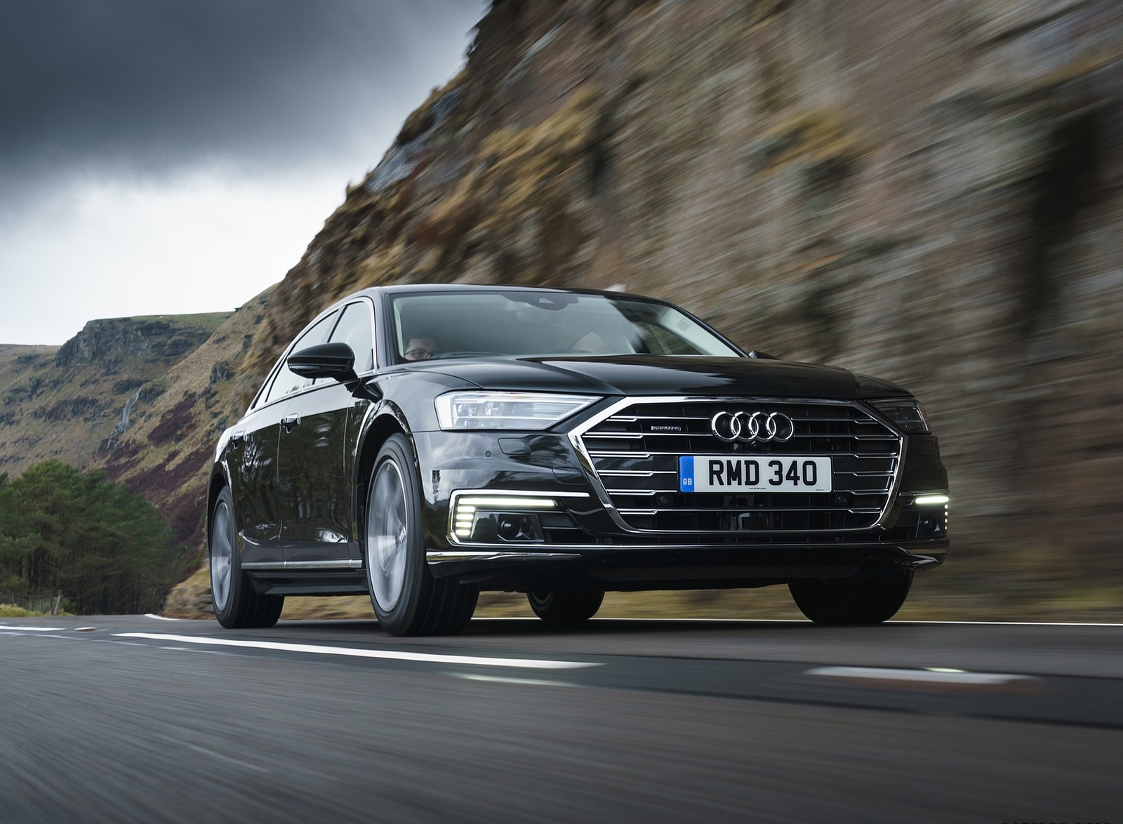 2020 Audi A8 L 60 TFSI e quattro (Plug-In Hybrid UK-Spec) Front Three-Quarter Wallpapers (5)