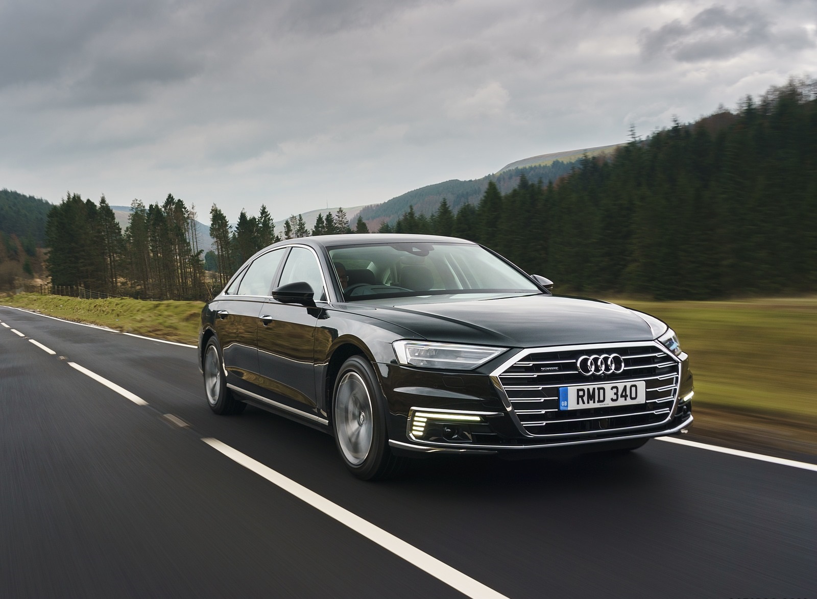 2020 Audi A8 L 60 TFSI e quattro (Plug-In Hybrid UK-Spec) Front Three-Quarter Wallpapers (8)