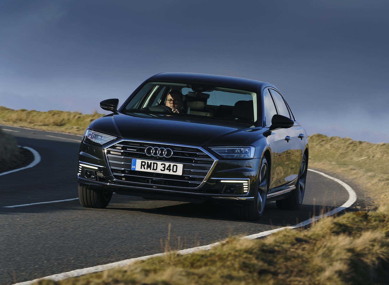 2020 Audi A8 L 60 TFSI e quattro (Plug-In Hybrid UK-Spec) Front Wallpapers #35 of 128