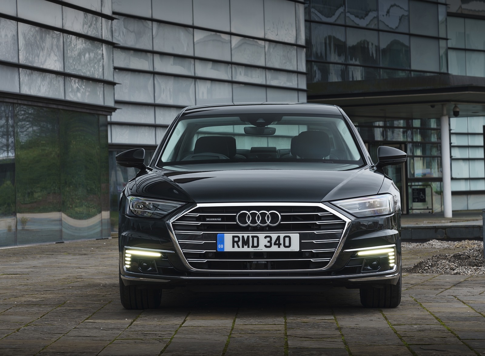 2020 Audi A8 L 60 TFSI e quattro (Plug-In Hybrid UK-Spec) Front Wallpapers #46 of 128