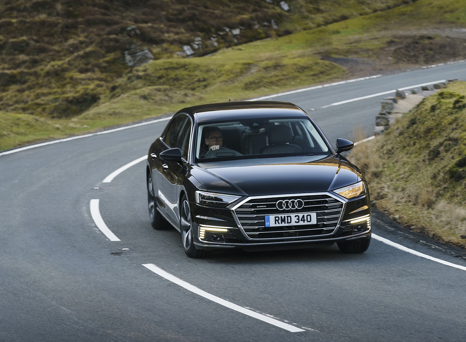 2020 Audi A8 L 60 TFSI e quattro (Plug-In Hybrid UK-Spec) Front Wallpapers #17 of 128