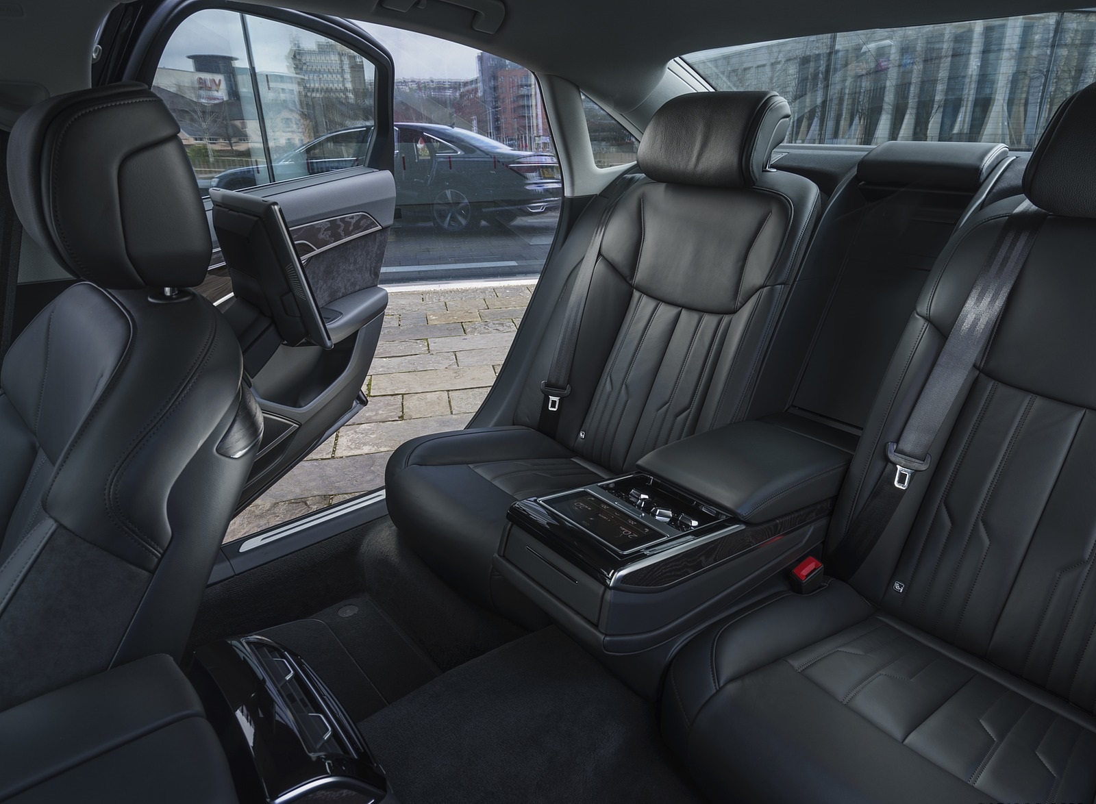 2020 Audi A8 L 60 TFSI e quattro (Plug-In Hybrid UK-Spec) Interior Rear Seats Wallpapers #103 of 128