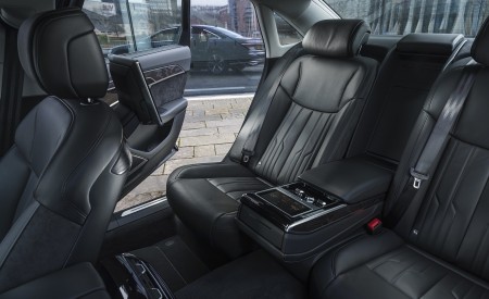 2020 Audi A8 L 60 TFSI e quattro (Plug-In Hybrid UK-Spec) Interior Rear Seats Wallpapers 450x275 (102)