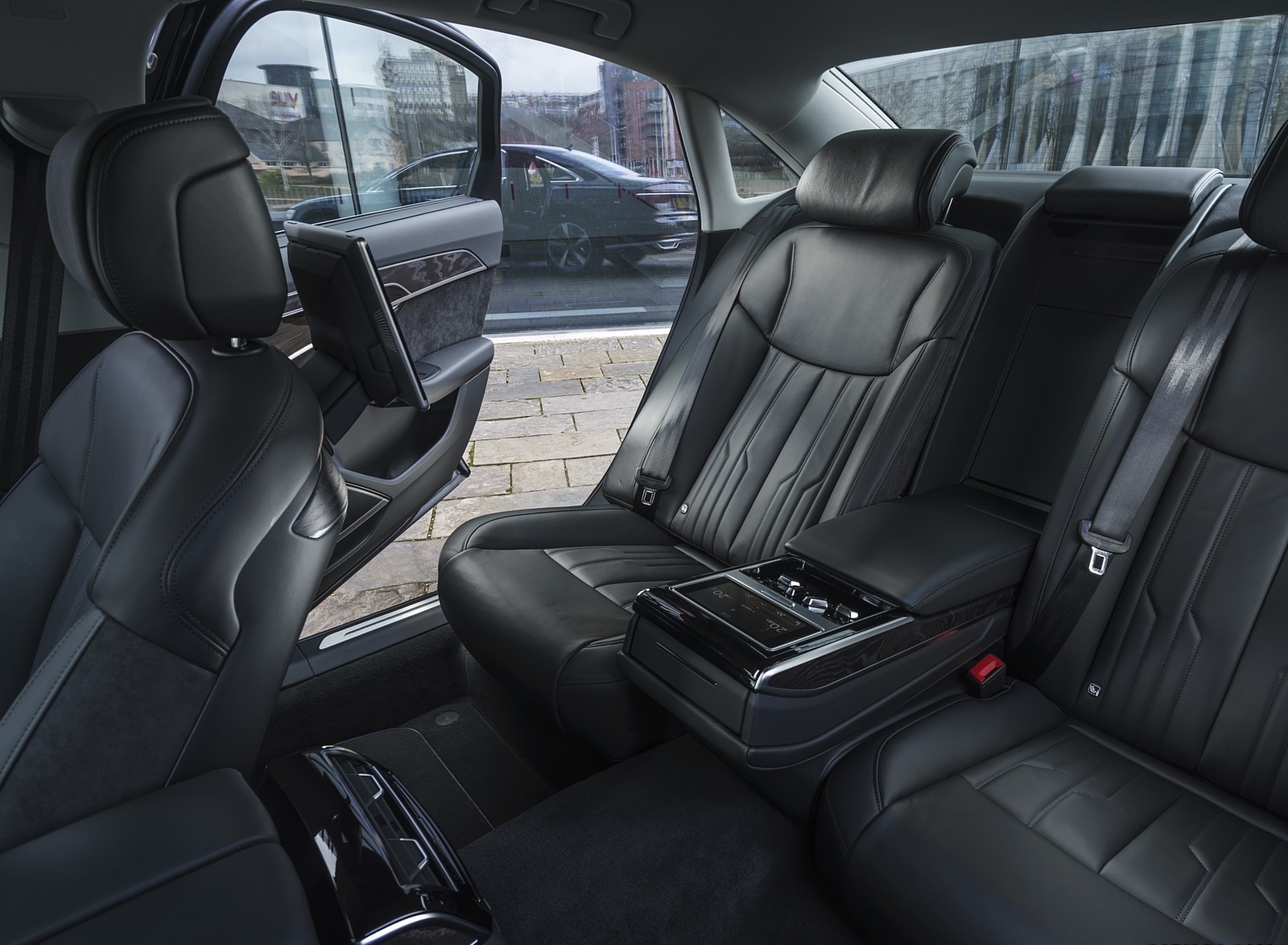 2020 Audi A8 L 60 TFSI e quattro (Plug-In Hybrid UK-Spec) Interior Rear Seats Wallpapers #102 of 128