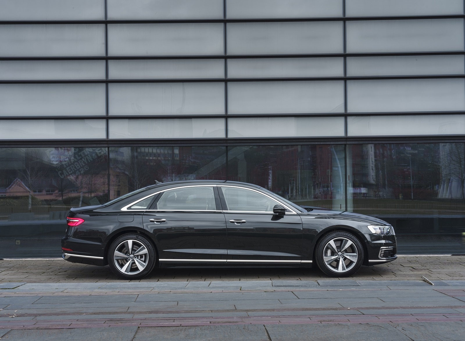 2020 Audi A8 L 60 TFSI e quattro (Plug-In Hybrid UK-Spec) Side Wallpapers #50 of 128