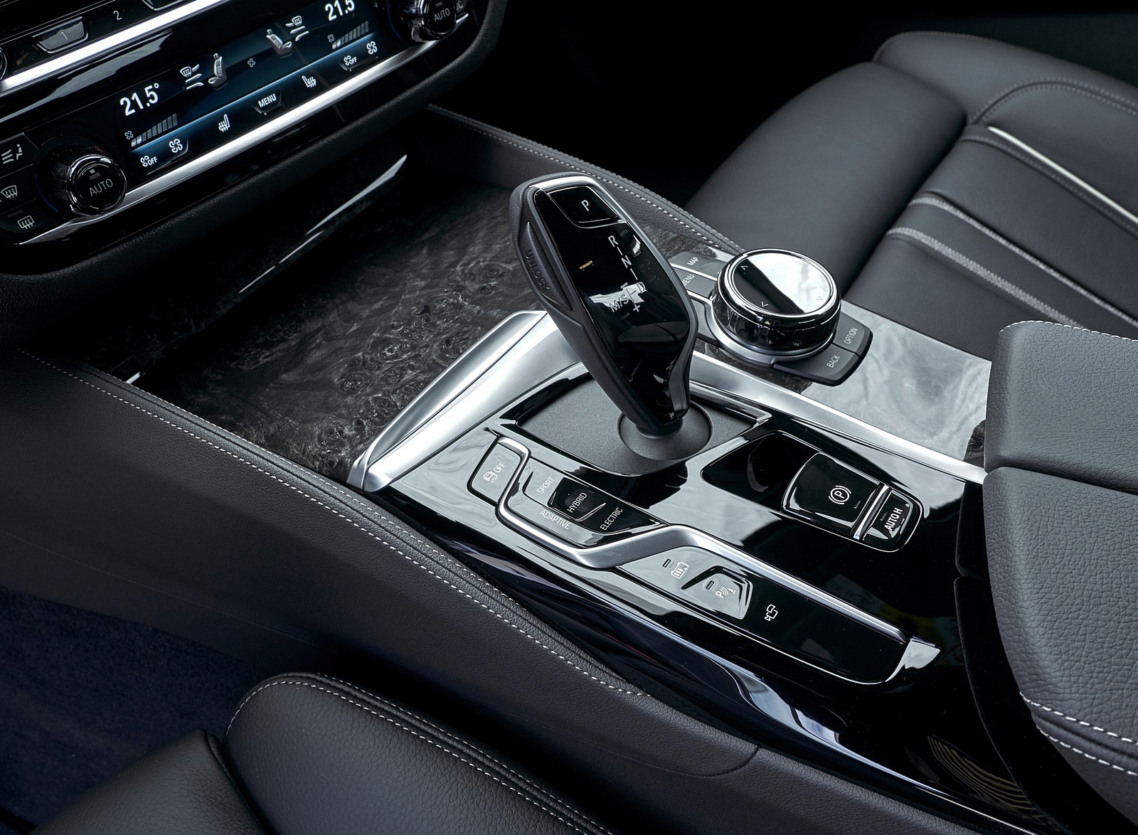 2021 BMW 5 Series 530e Plug-In Hybrid Central Console Wallpapers  #84 of 92