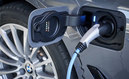 2021 BMW 5 Series 530e Plug-In Hybrid Charging Wallpapers  450x275 (72)