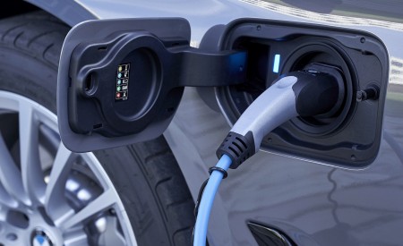 2021 BMW 5 Series 530e Plug-In Hybrid Charging Wallpapers 450x275 (69)