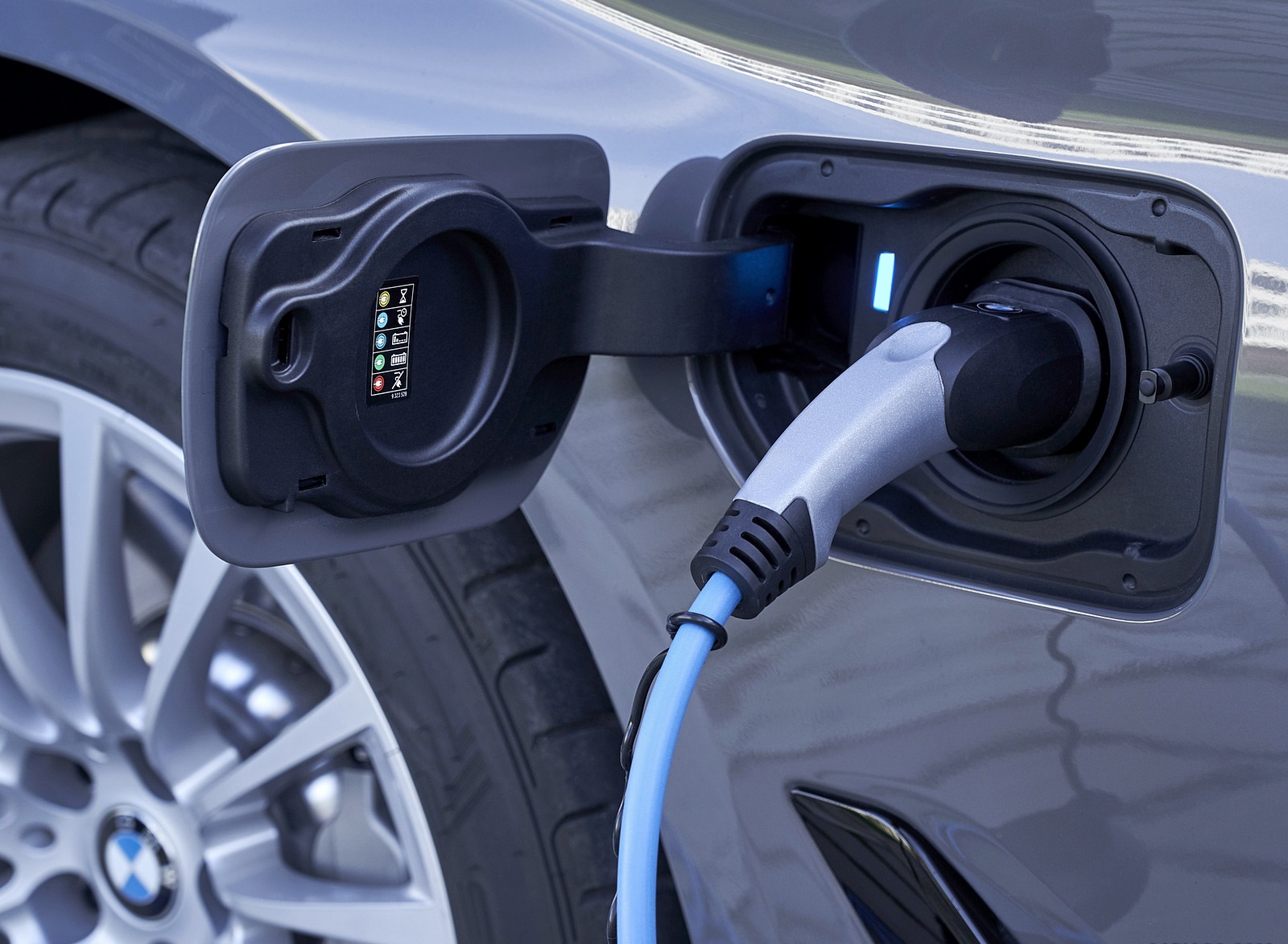 2021 BMW 5 Series 530e Plug-In Hybrid Charging Wallpapers #69 of 92