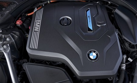 2021 BMW 5 Series 530e Plug-In Hybrid Engine Wallpapers 450x275 (77)