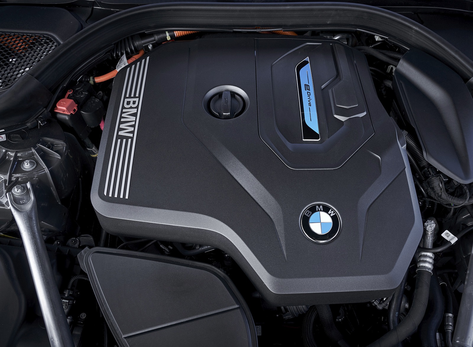 2021 BMW 5 Series 530e Plug-In Hybrid Engine Wallpapers #77 of 92