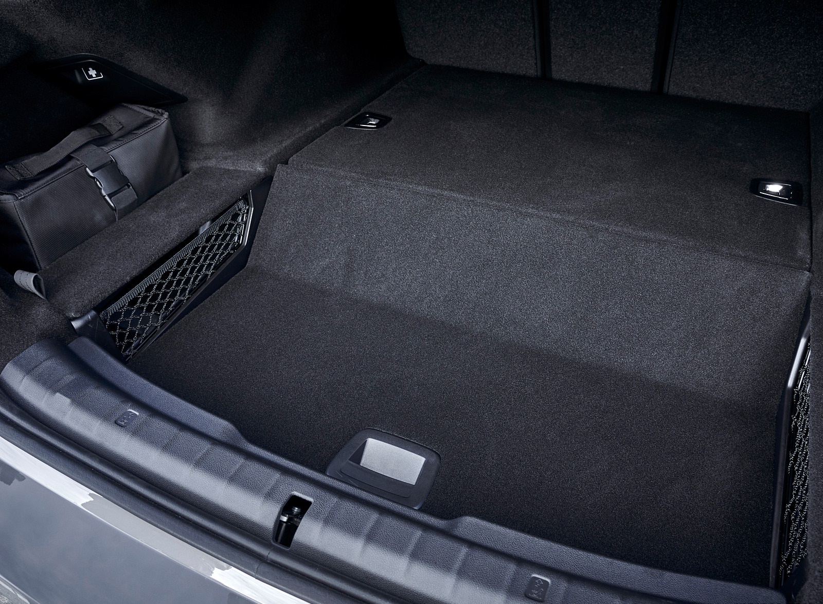 2021 BMW 5 Series 530e Plug-In Hybrid Trunk Wallpapers #92 of 92