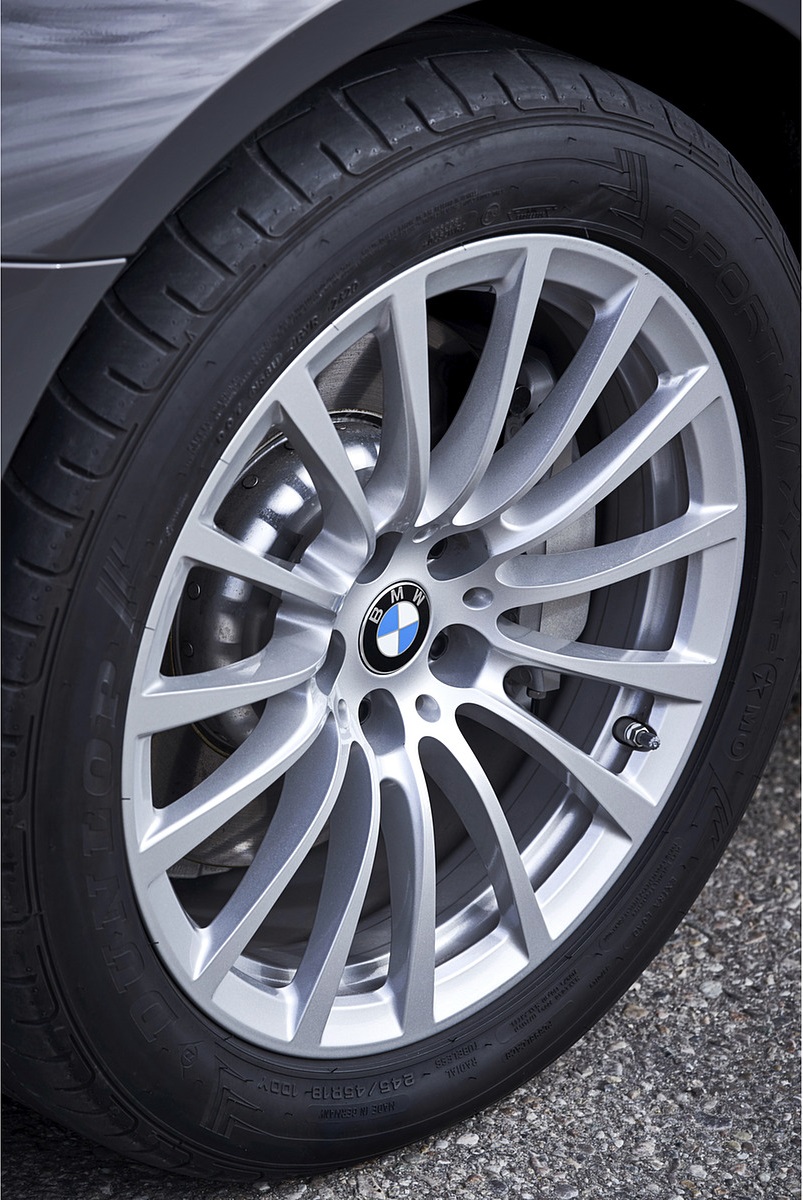 2021 BMW 5 Series 530e Plug-In Hybrid Wheel Wallpapers #74 of 92