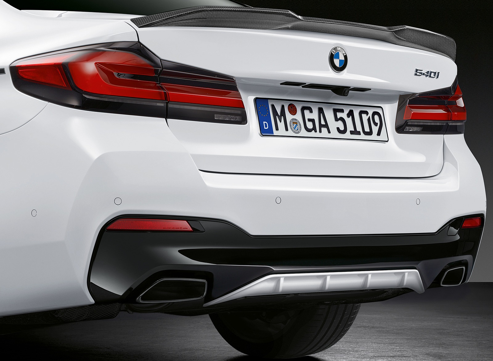 2021 BMW 5 Series M Performance Parts Exhaust Wallpapers #17 of 23