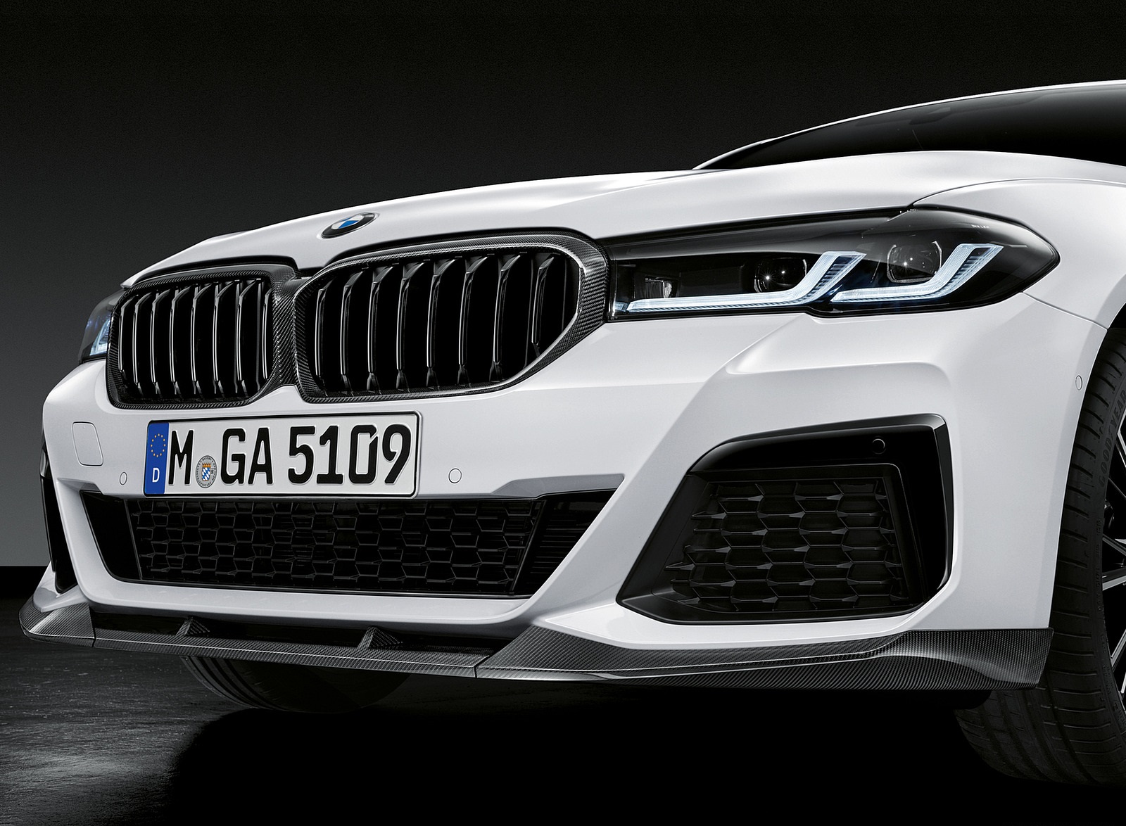 2021 BMW 5 Series M Performance Parts Front Bumper Wallpapers (5)