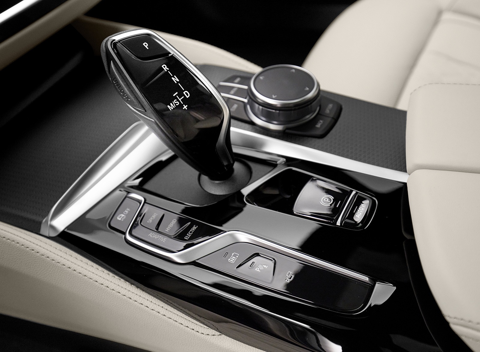 2021 BMW 530e xDrive Plug-In Hybrid Central Console Wallpapers  #36 of 92