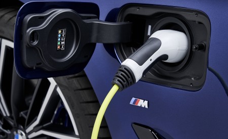 2021 BMW 530e xDrive Plug-In Hybrid Charging Wallpapers  450x275 (26)