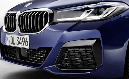 2021 BMW 530e xDrive Plug-In Hybrid Front Bumper Wallpapers 450x275 (18)