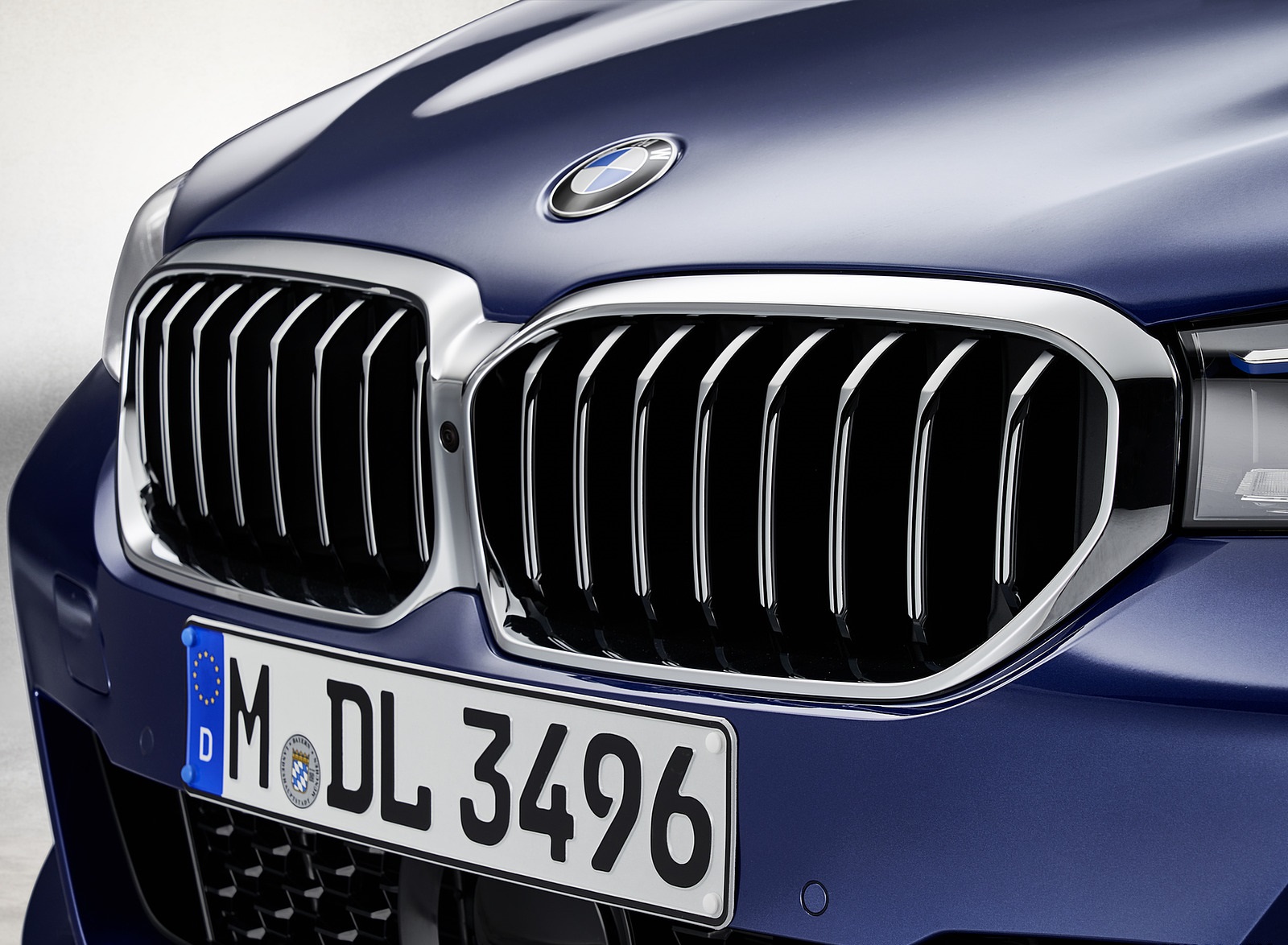 2021 BMW 530e xDrive Plug-In Hybrid Grill Wallpapers #19 of 92