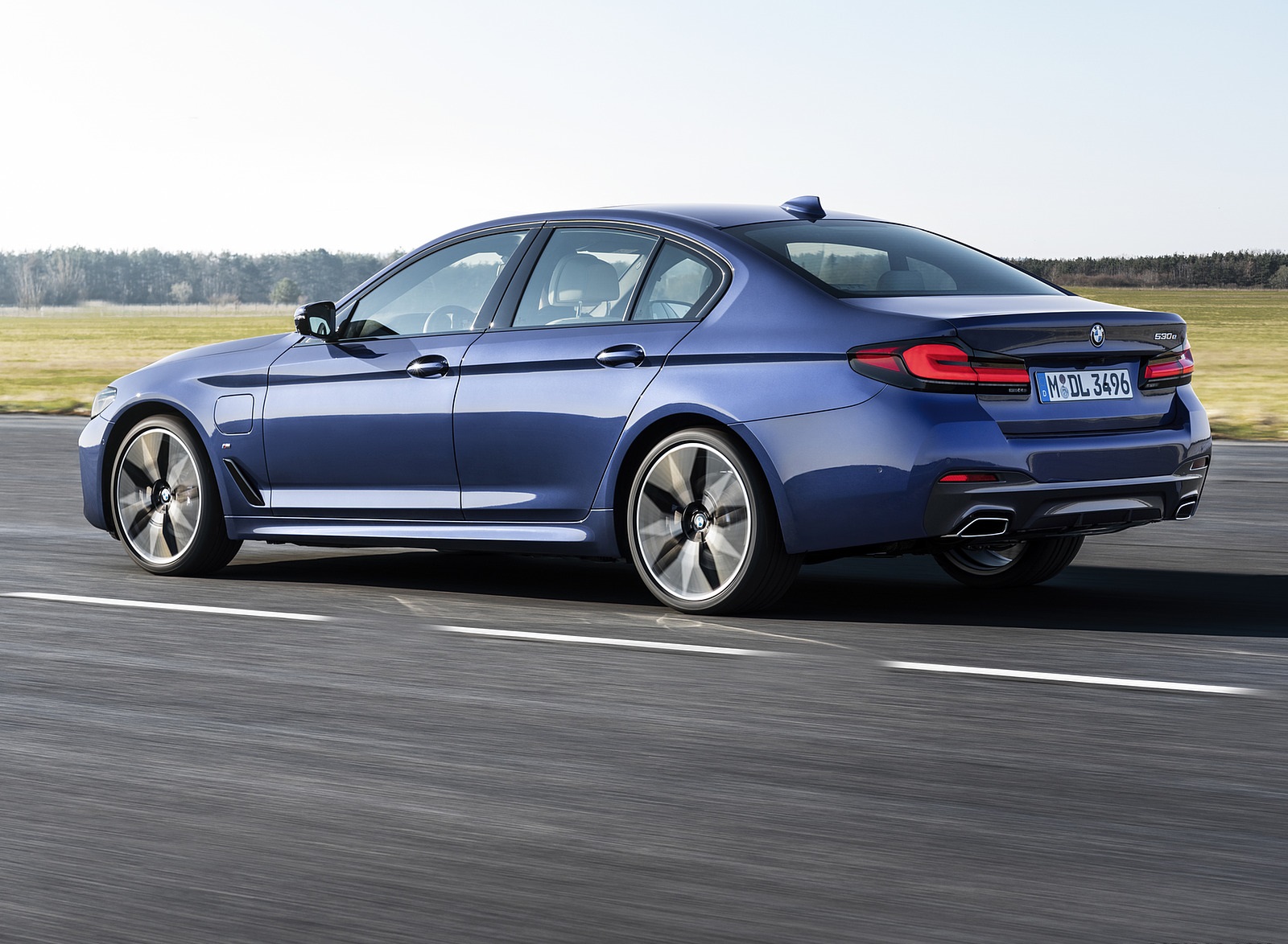 2021 BMW 530e xDrive Plug-In Hybrid Rear Three-Quarter Wallpapers  (10)