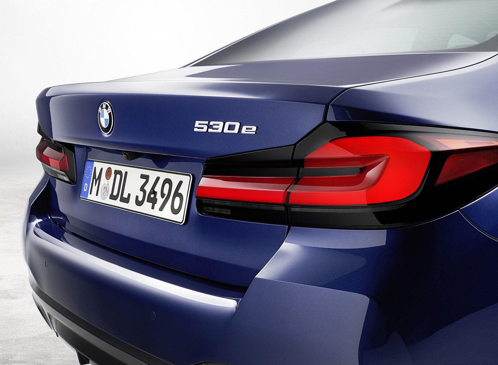 2021 BMW 530e xDrive Plug-In Hybrid Tail Light Wallpapers #24 of 92