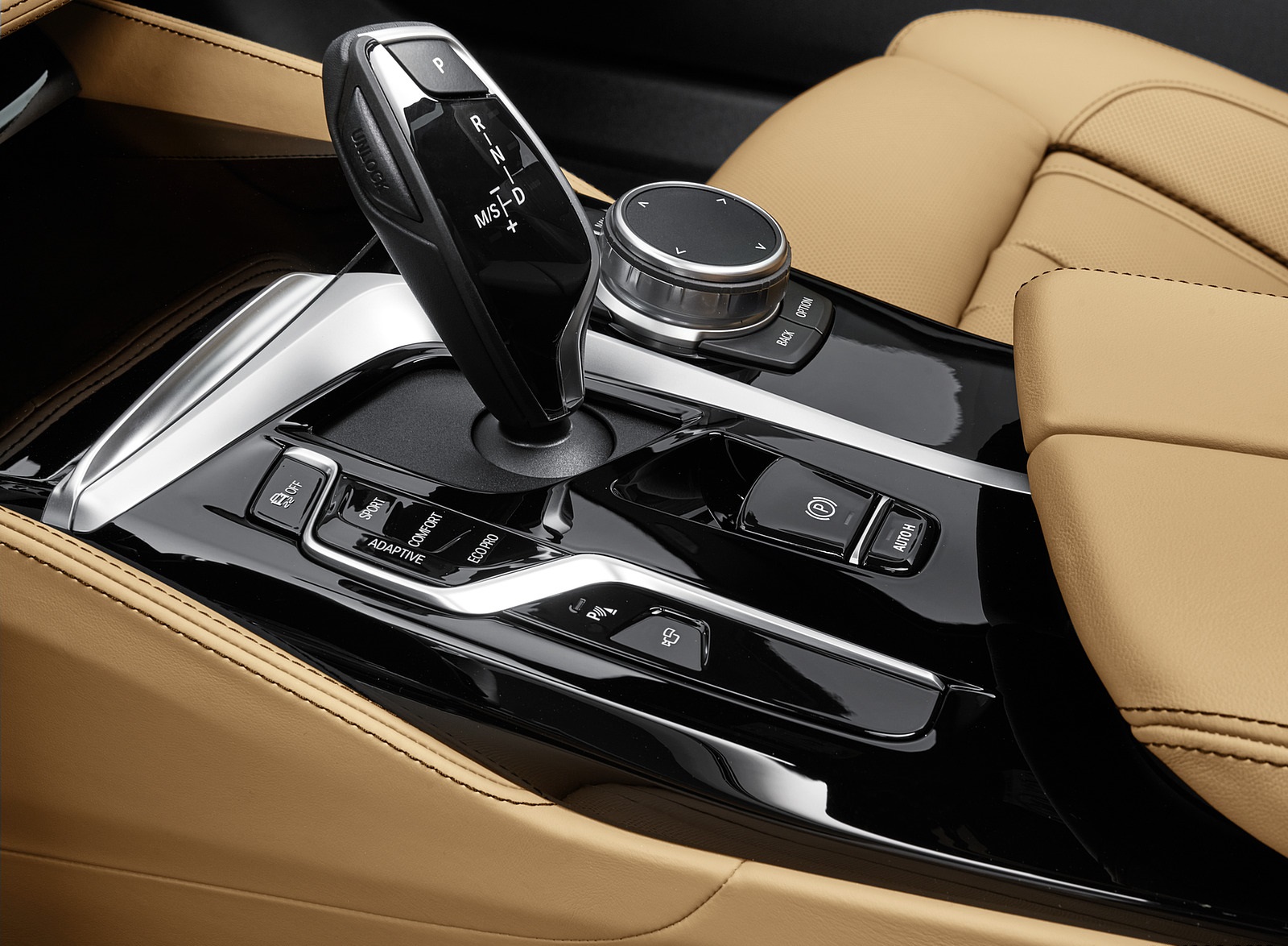 2021 BMW 540i Central Console Wallpapers #28 of 44