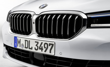 2021 BMW 540i Grill Wallpapers 450x275 (15)