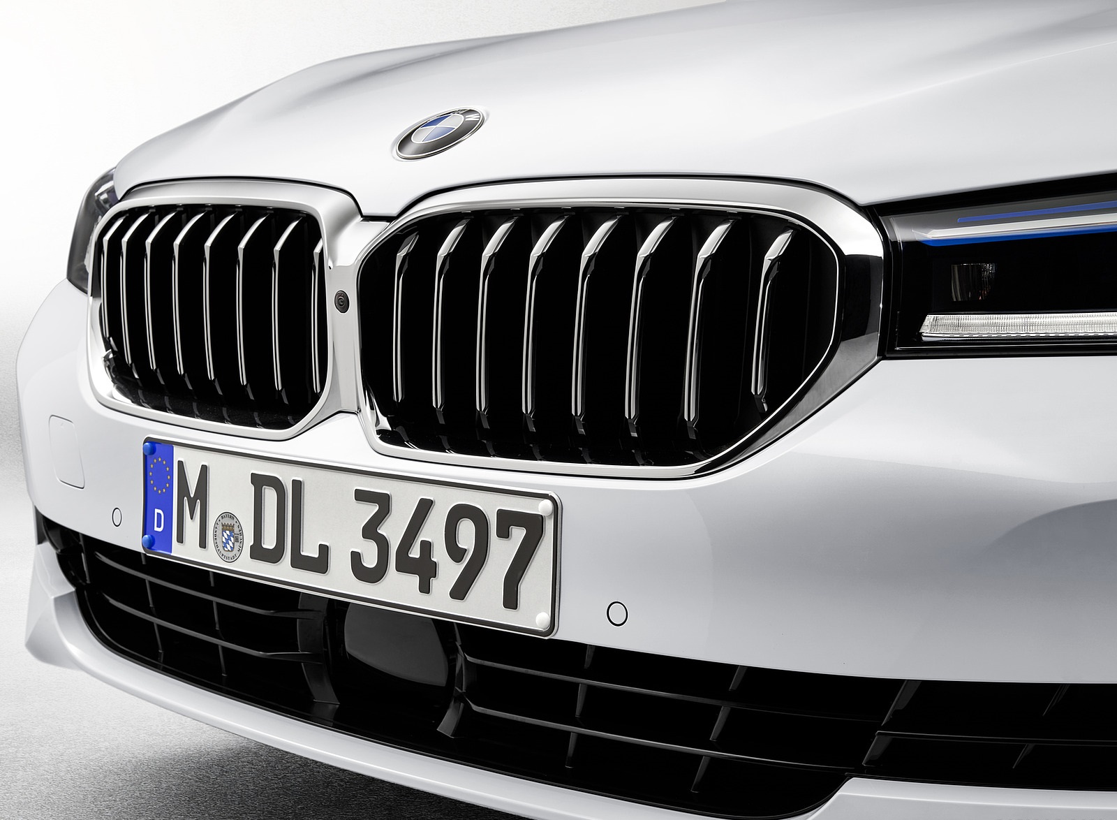 2021 BMW 540i Grill Wallpapers #15 of 44