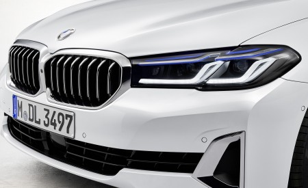 2021 BMW 540i Headlight Wallpapers 450x275 (16)