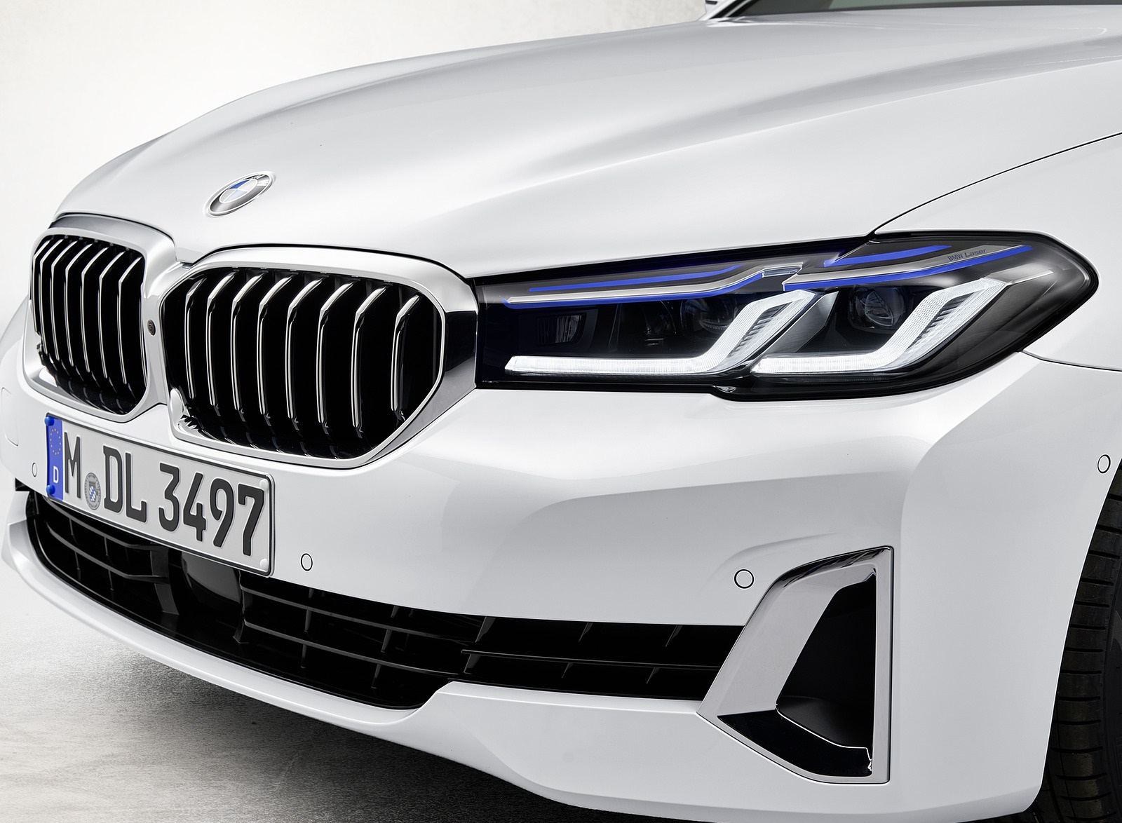 2021 BMW 540i Headlight Wallpapers #16 of 44